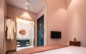 Moon And Chalice Boutique Hotel